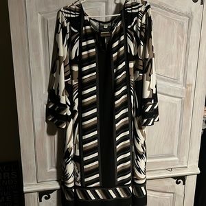 Do not fit.  Avenue dress. Black, white, tan colored pattern dress.